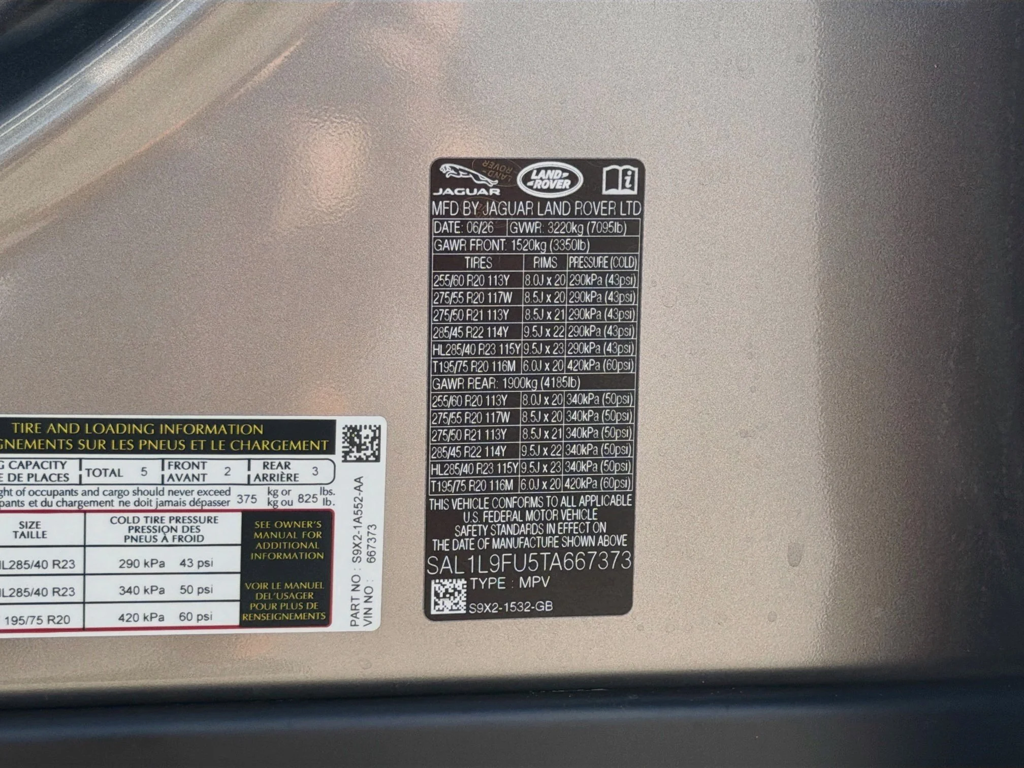 New 2026 Flux Silver Ultra Mettalic Gloss Land Rover Dynamic SE image 44