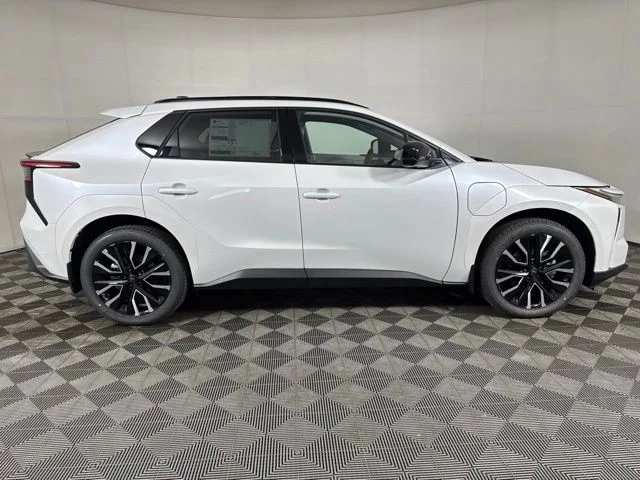 New 2026 Wind Chill Pearl <sup>1</sup> Toyota  Limited image 2