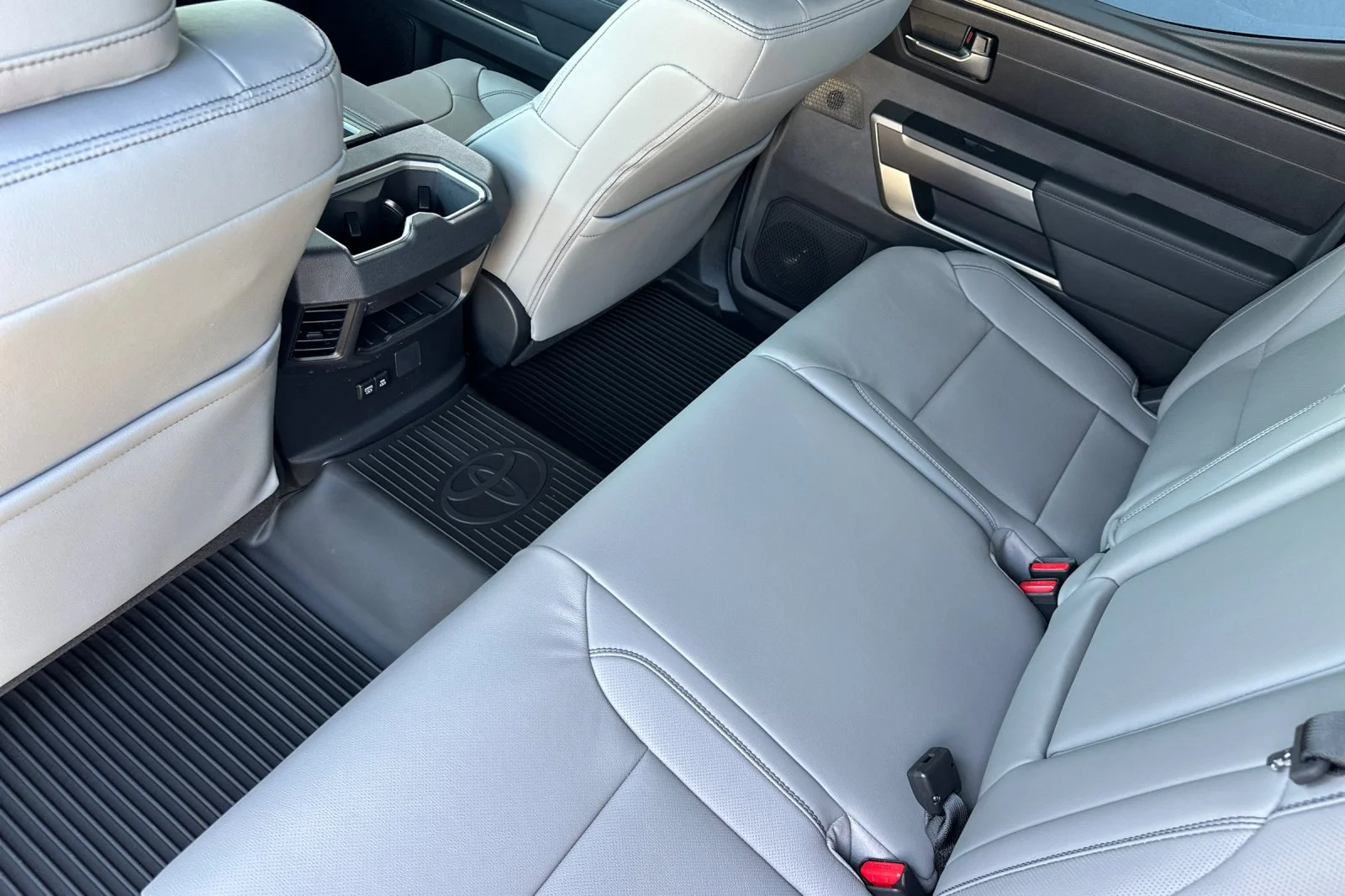 2026 Toyota Tundra SR5 - Photo 9