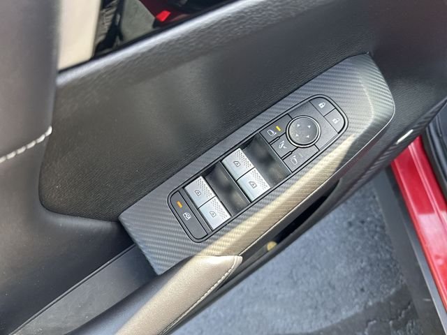 Used 2025  Mitsubishi SE image 17