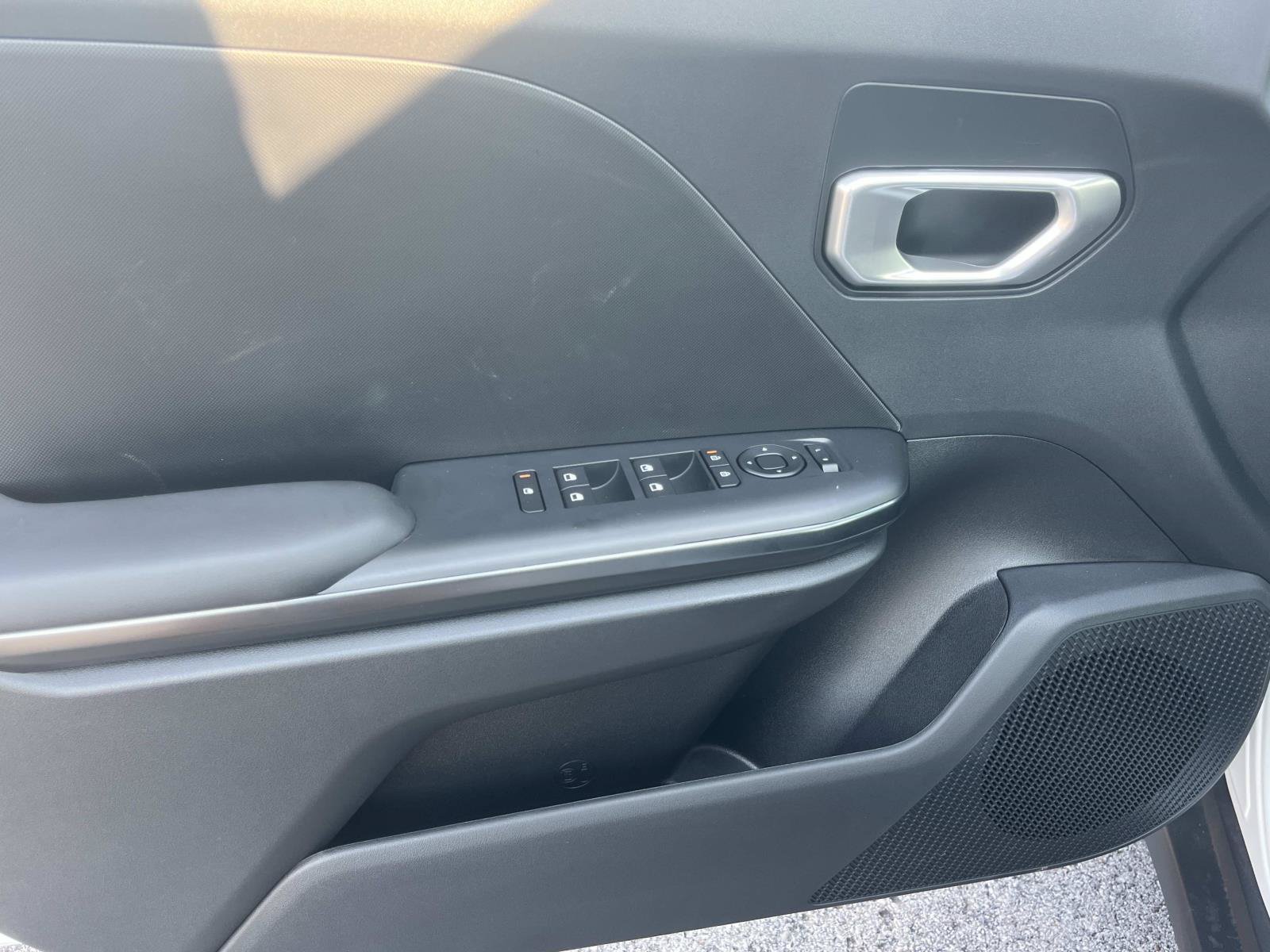 New 2026 Snow White Pearl Kia LXS image 20