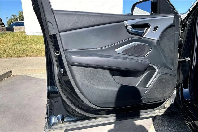 Used 2020  Acura Base image 22