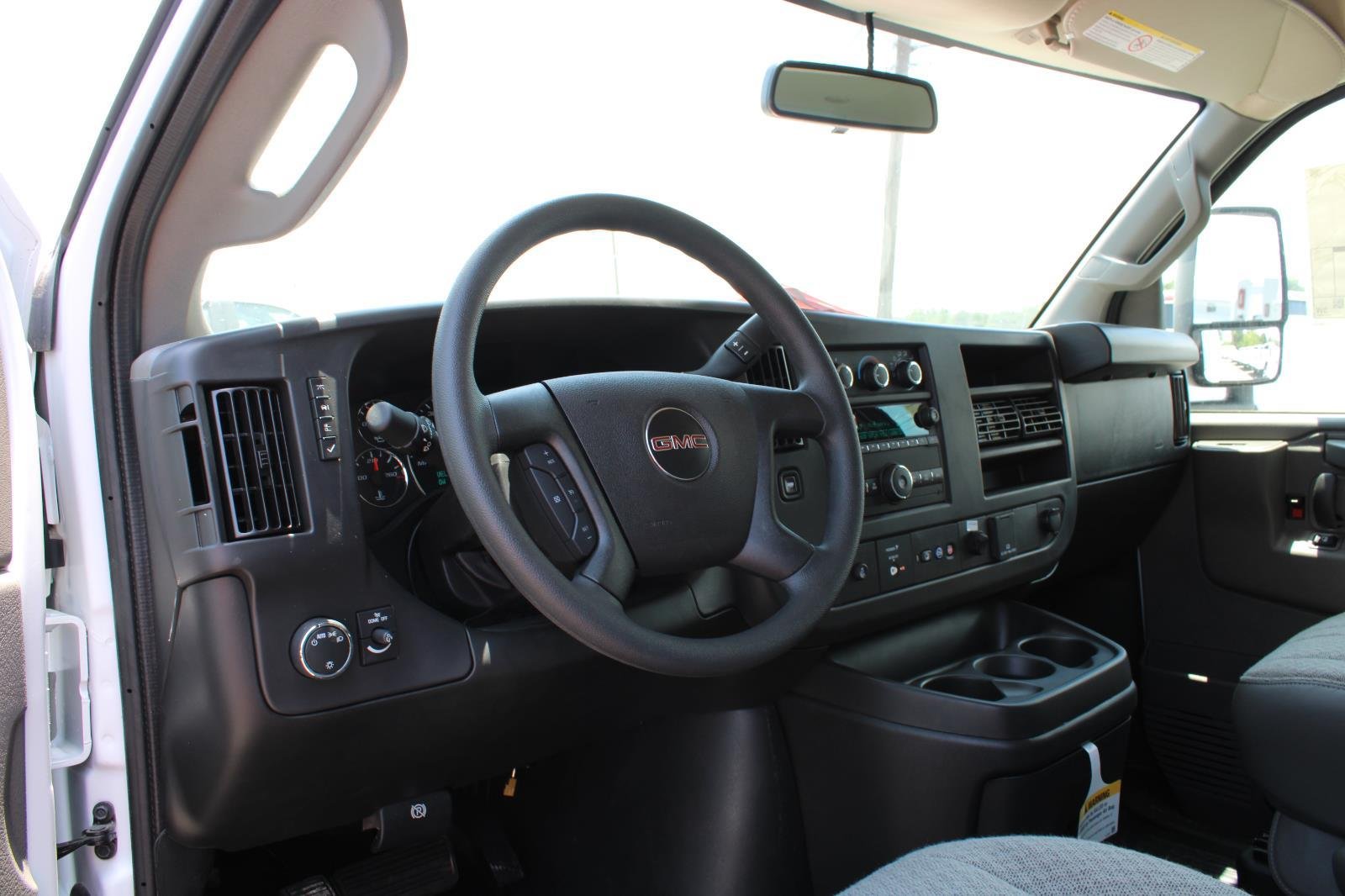 New 2025 Summit White GMC 1WT image 18