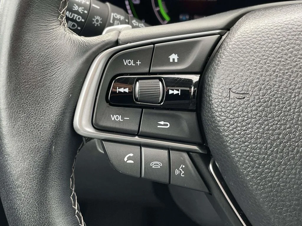 Used 2019 White Orchid Pearl Honda Touring image 11