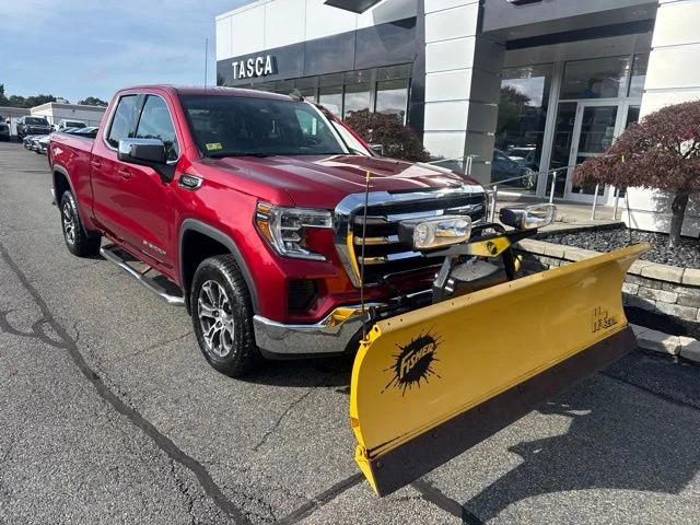 Used 2020 Red GMC SLE image 1