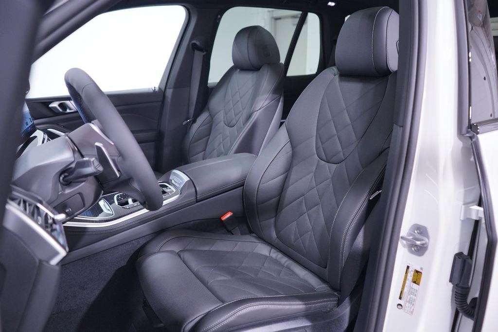 New 2026 Alpine White BMW sDrive40i image 7