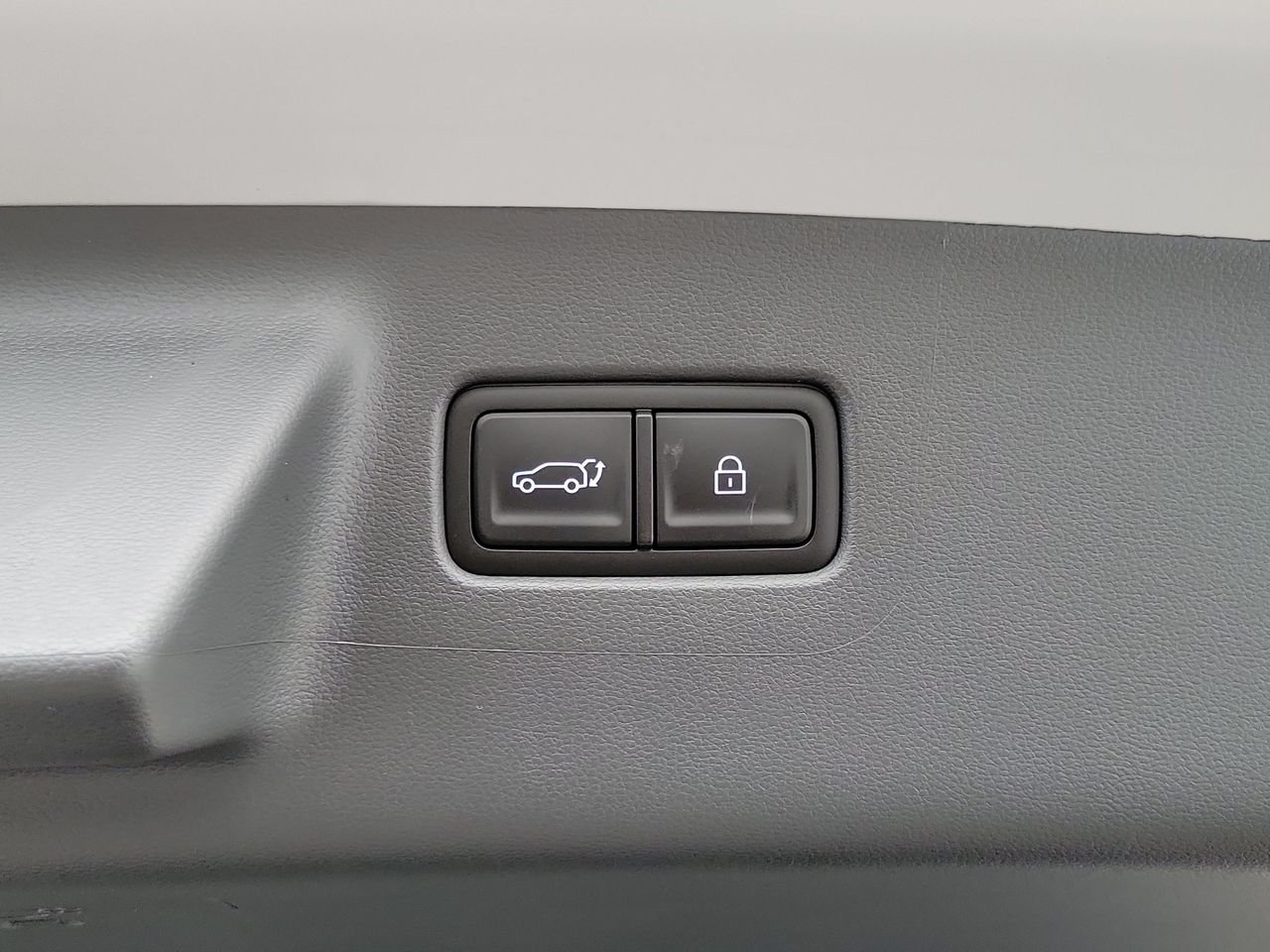 New 2027 Shimmering Silver Hyundai SEL image 15