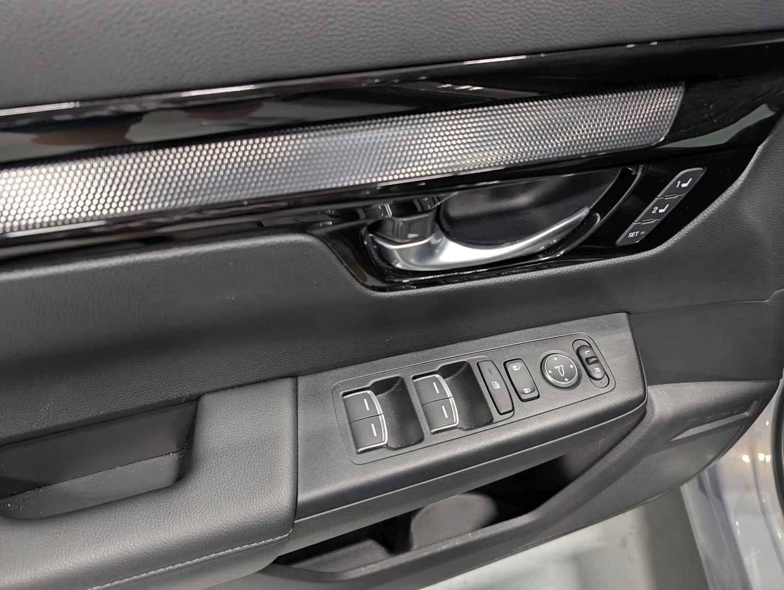Used 2025 Urban Gray Pearl Honda EX-L image 38