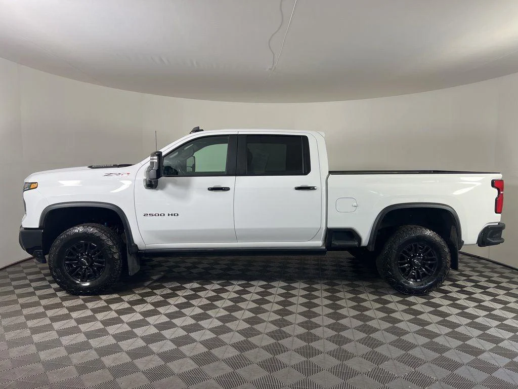 Used 2025 Summit White Chevrolet ZR2 image 33
