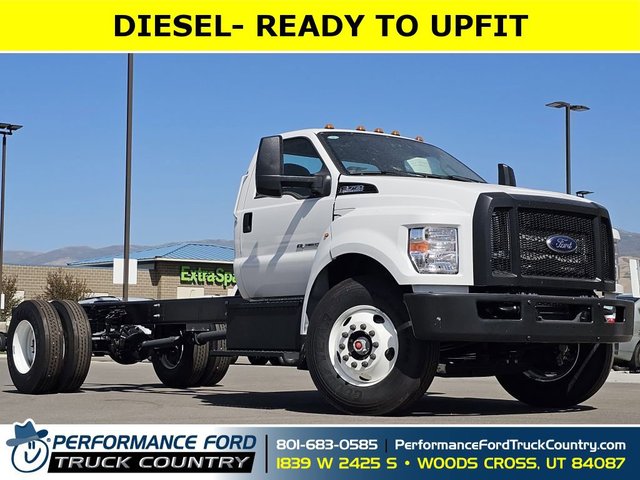2025 Ford F-750SD Base
