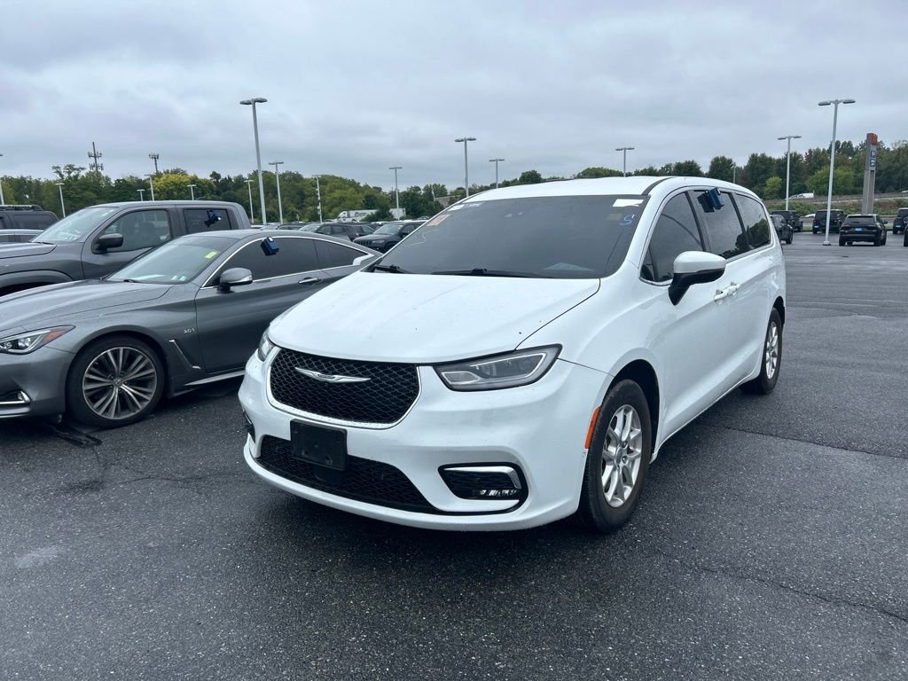 Used 2023 White Chrysler Touring L image 1