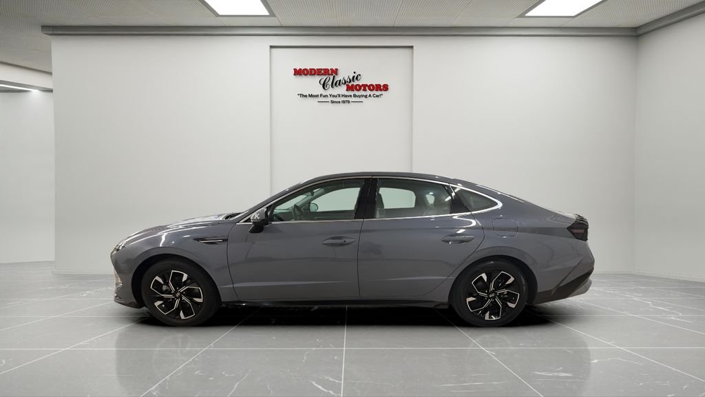Used 2024 Blue Hyundai SEL image 4