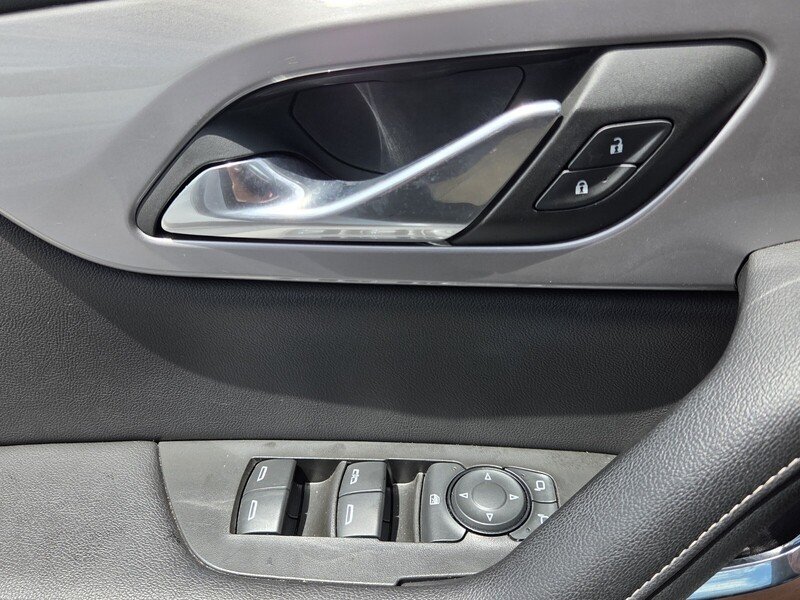 Used 2023 Summit White CHEVROLET FWD 4DR LT W/3LT image 22