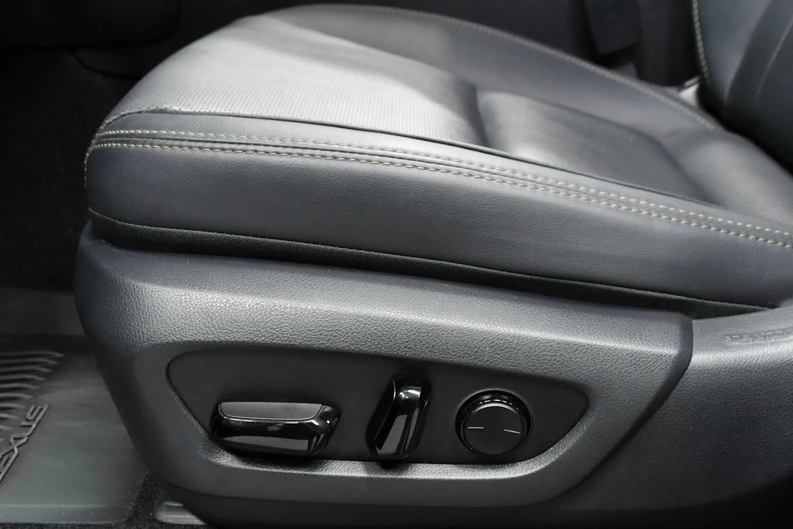 Used 2024 Incognito Lexus Overtrail image 15