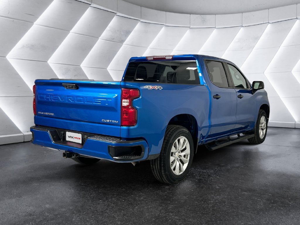 Used 2023 Blue Chevrolet Custom image 4