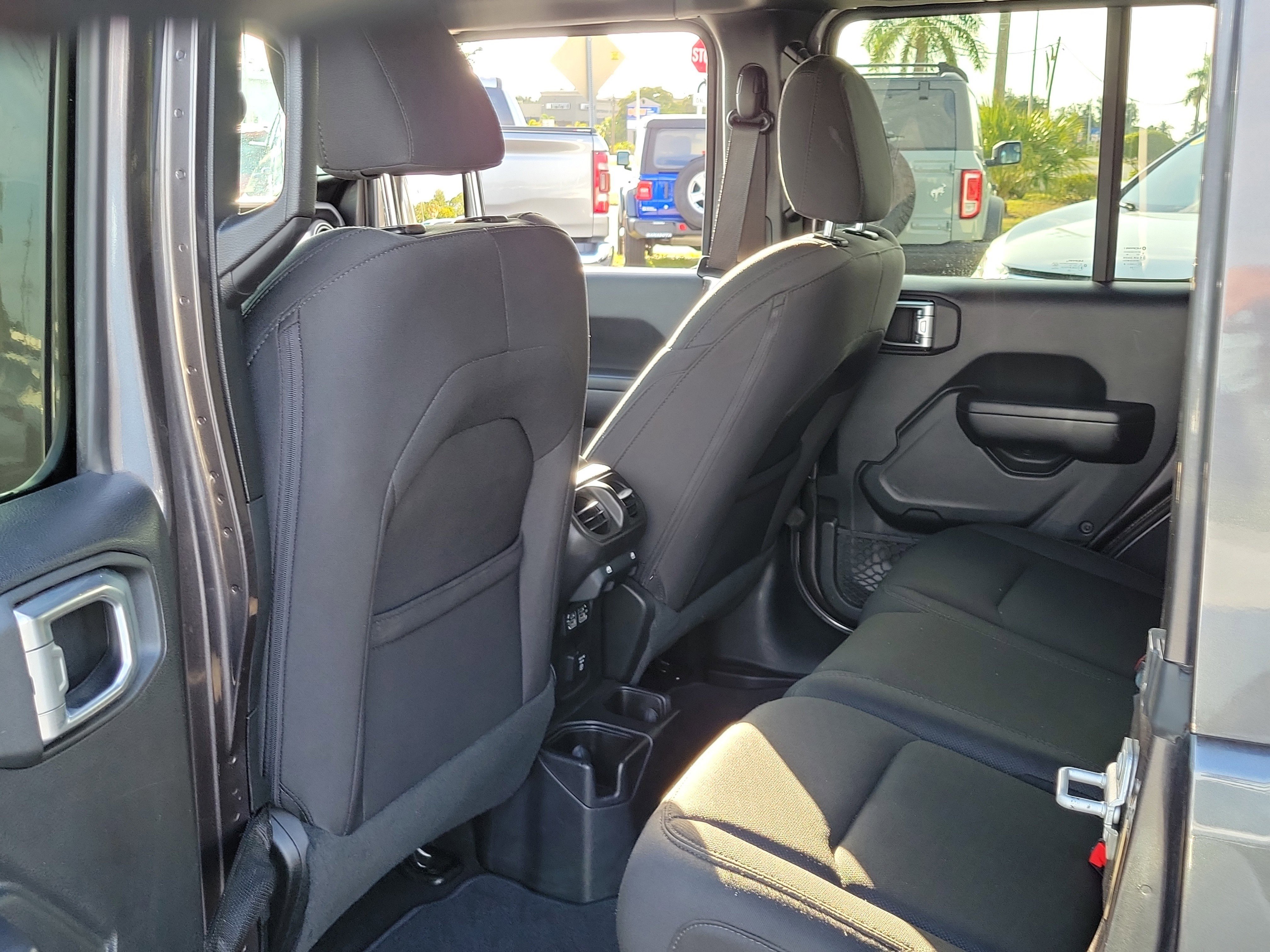 Used 2020 Granite Crystal Metallic Clearcoat Jeep Sport S image 14