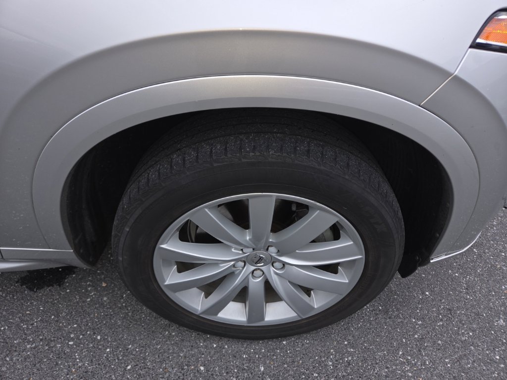 Used 2019 Silver Volvo T6 Momentum image 23