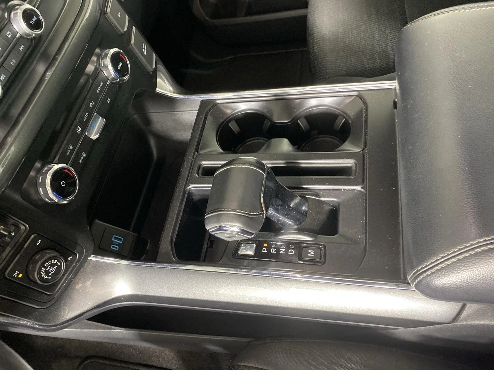 Used 2022 Space White Ford  image 21