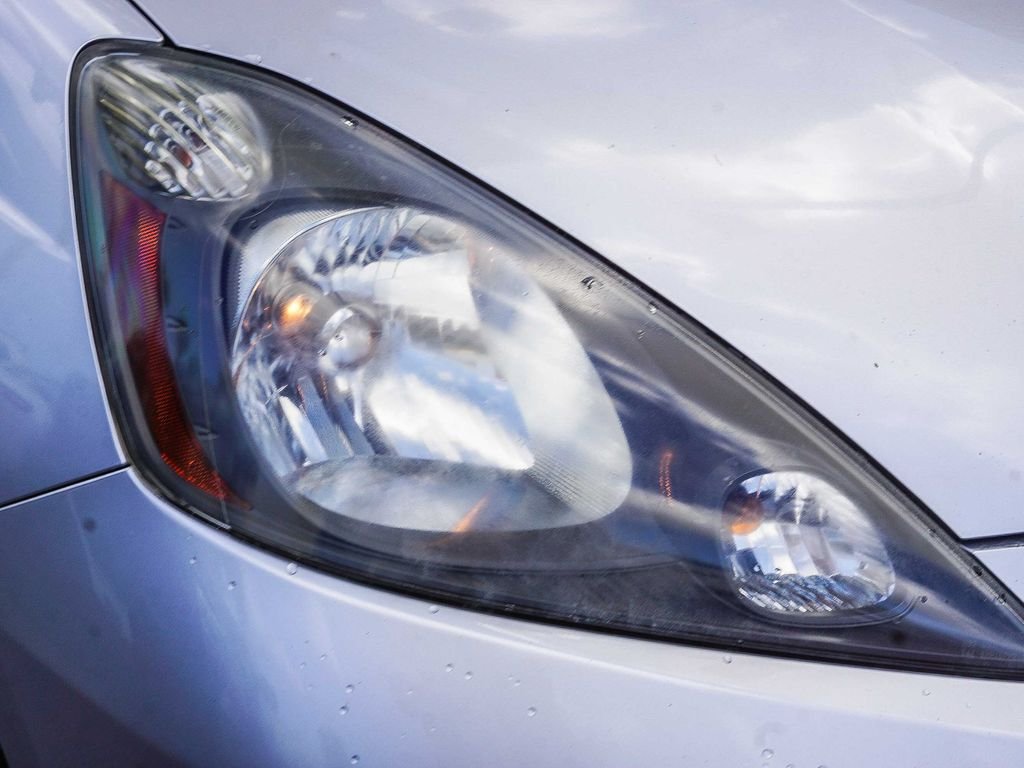 Used 2013 Alabaster Silver Metallic Honda Base image 11