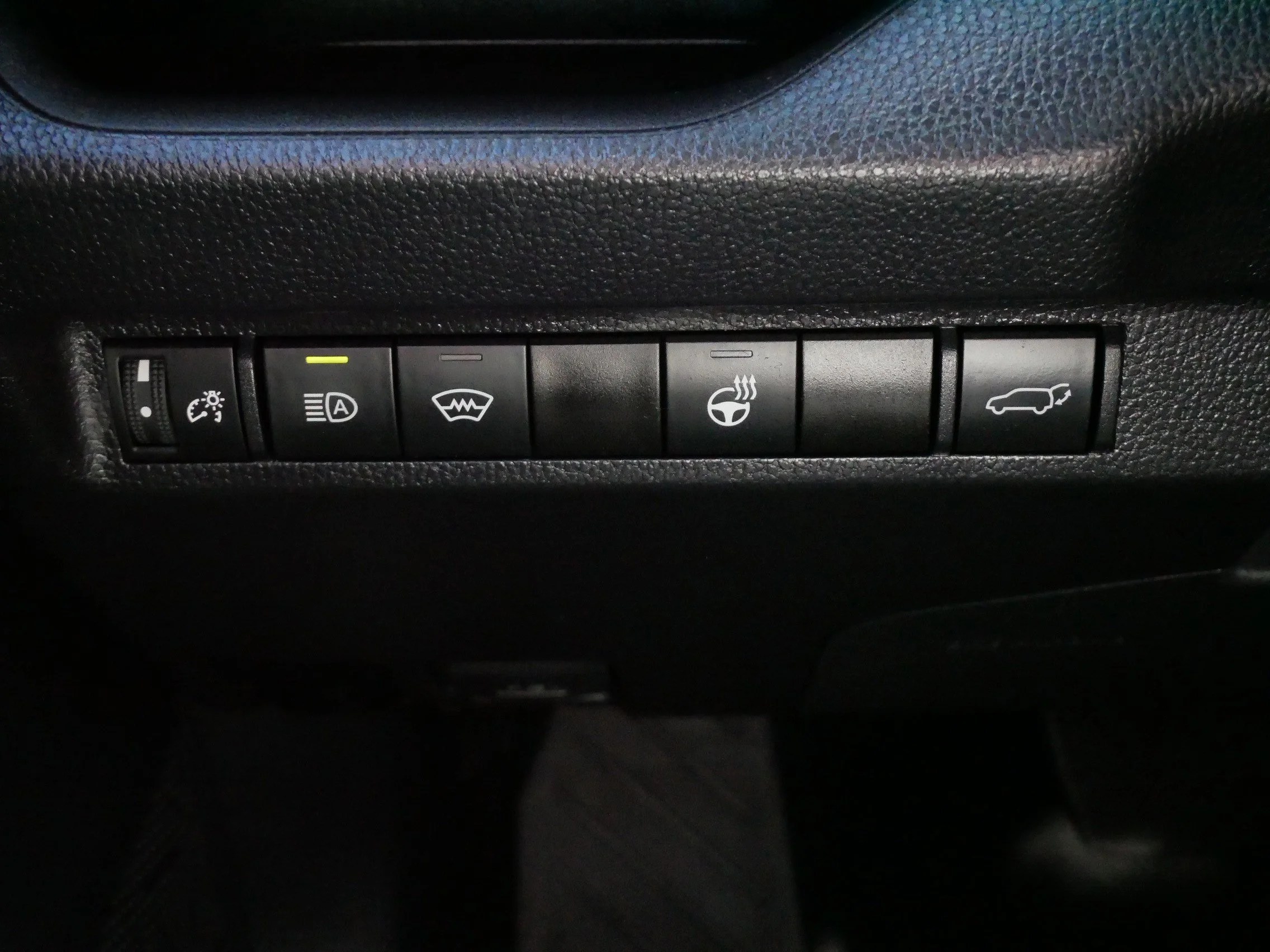 Used 2024 Ruby Flare Pearl Toyota XLE Premium image 27