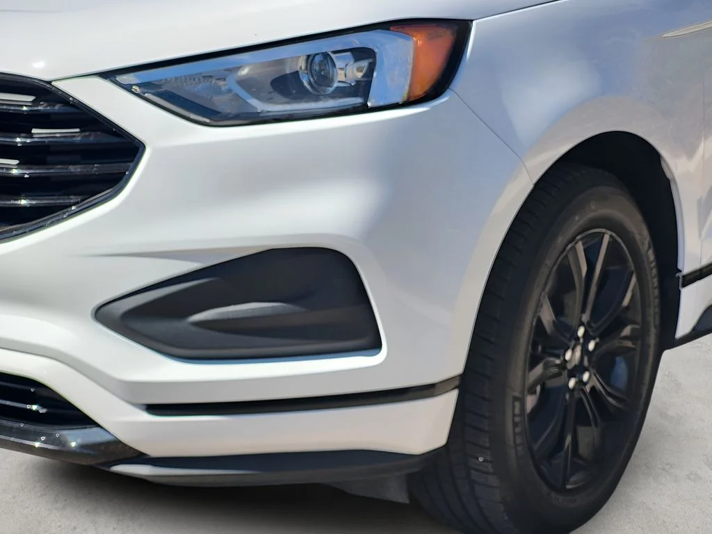 Used 2022 Oxford White Ford SE image 30