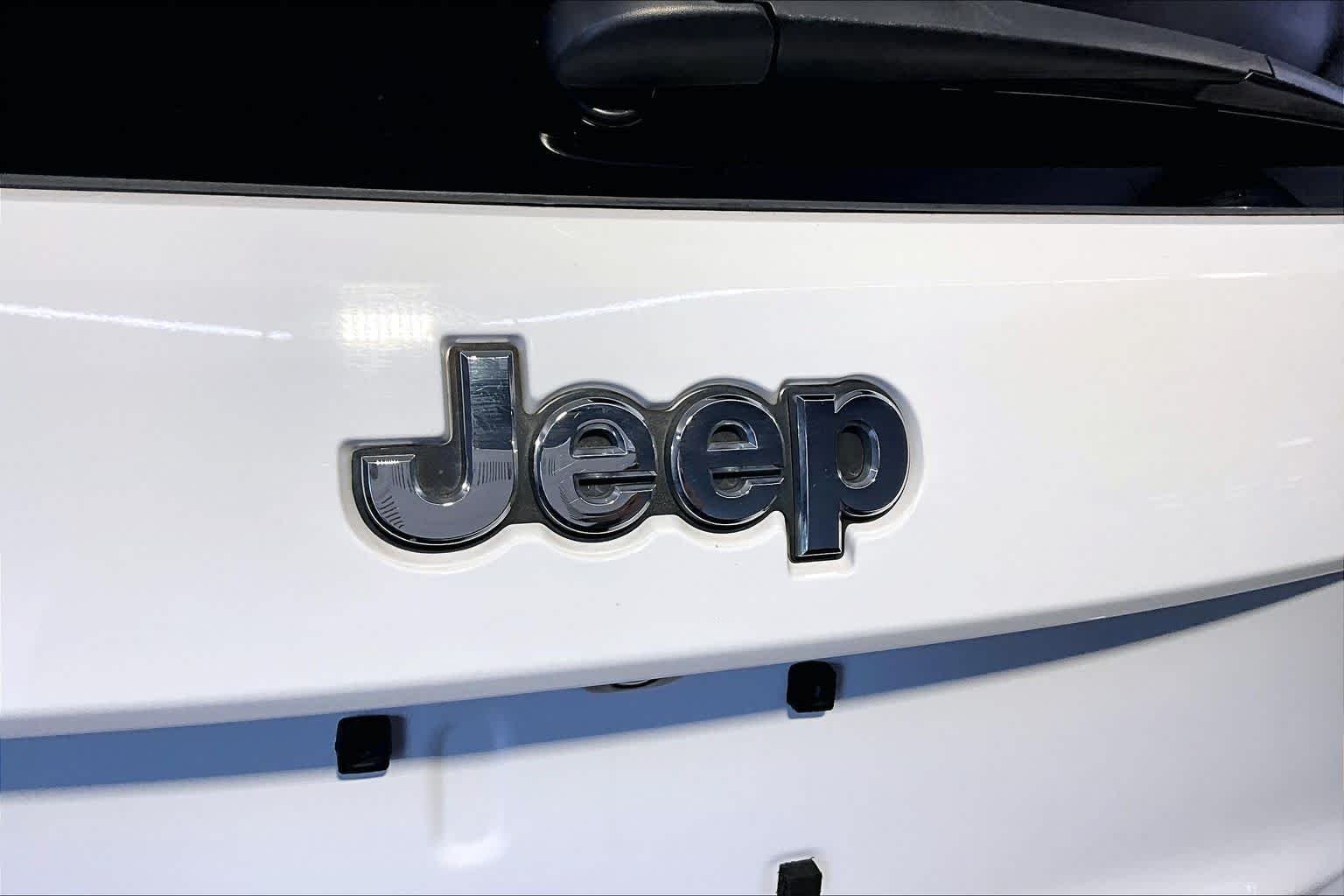 Used 2019 Bright White Clear Coat Jeep Limited image 33