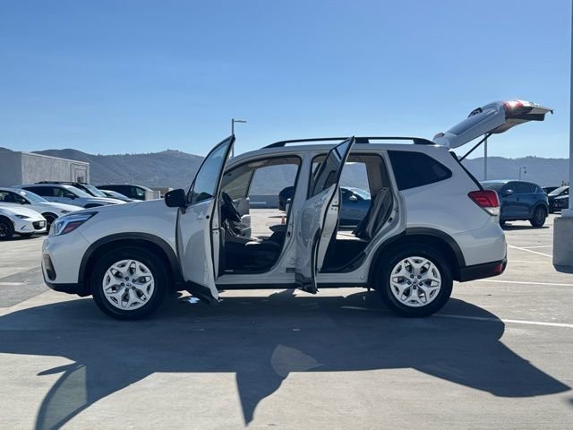 Used 2019 White Subaru Base image 27