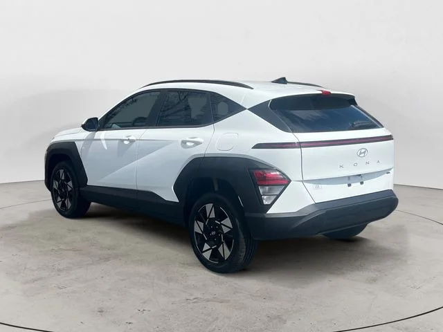 Used 2024 White Hyundai SEL image 3