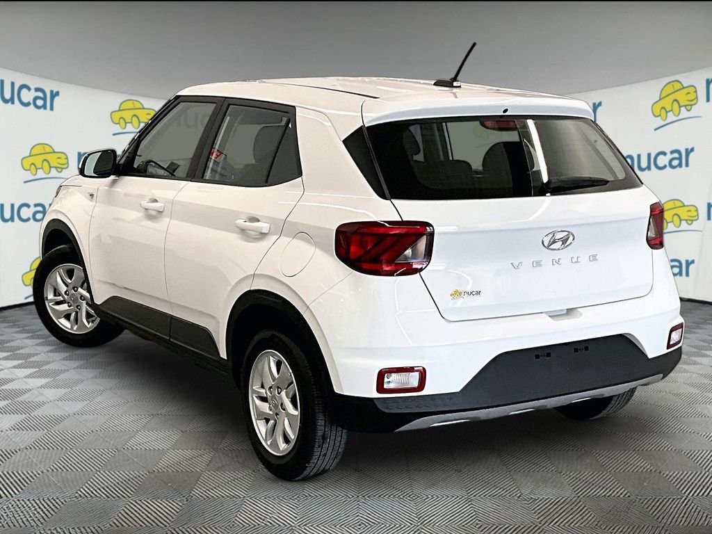 Used 2025 Lunar White Hyundai SE image 4