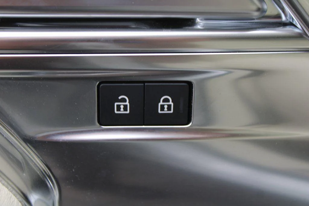New 2024 Ostuni Pearl White Land Rover SV image 23