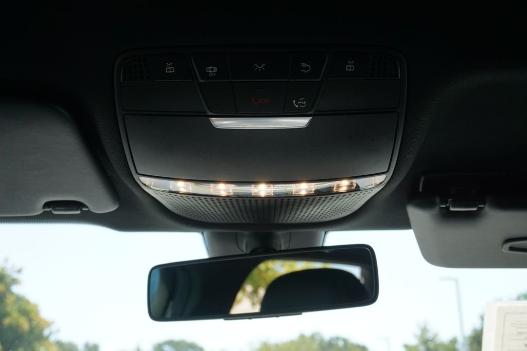 Used 2020 Polar White Mercedes-Benz GLC 300 image 29