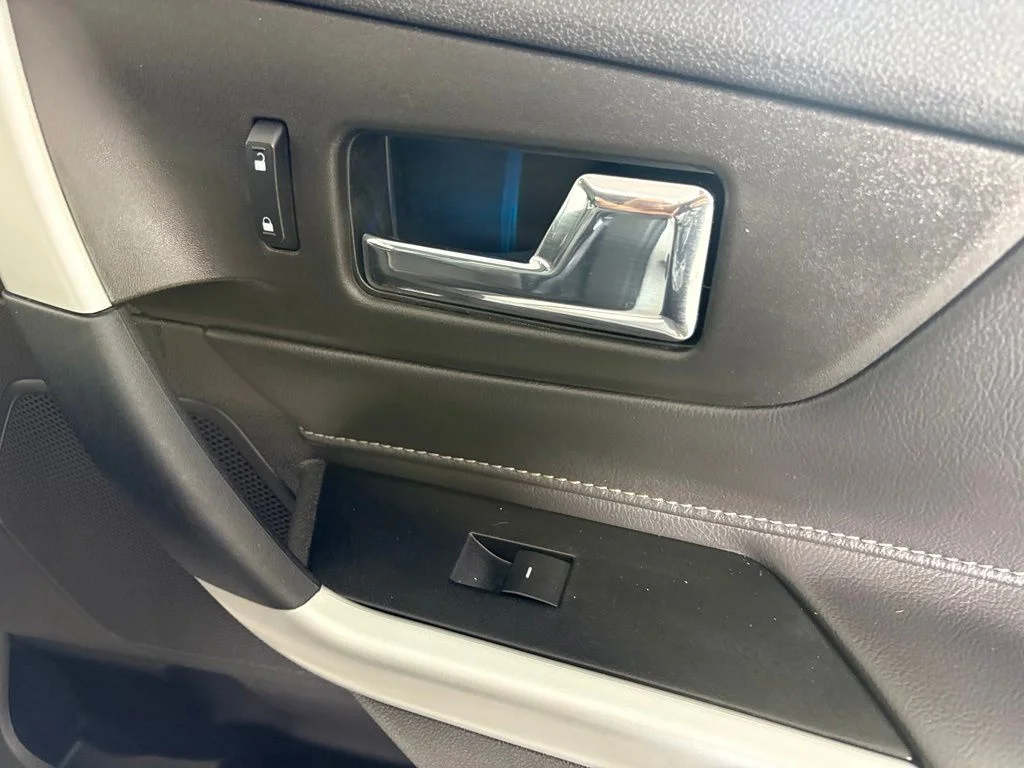Used 2014 White Ford Sport image 17