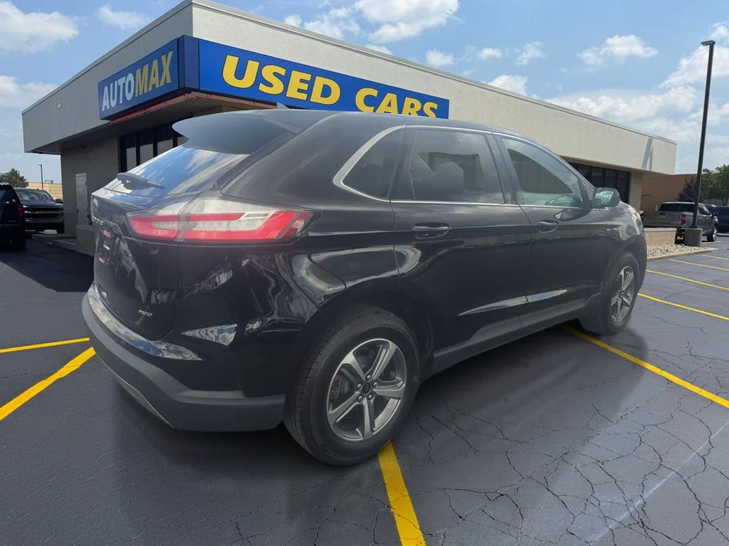 Used 2023 Black Metallic Ford SEL image 5