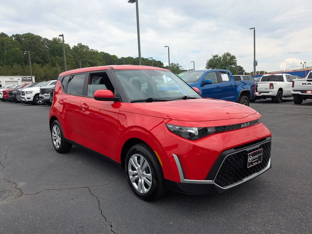 Used 2025 Inferno Red Kia LX image 3