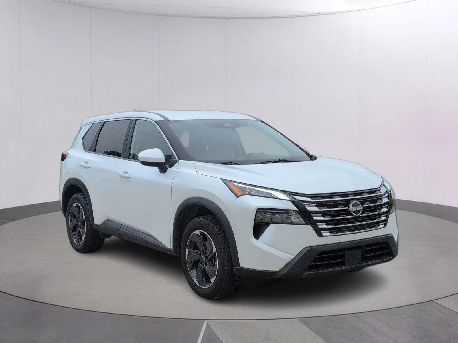 Used 2025 Everest White Pearl Nissan SV image 9