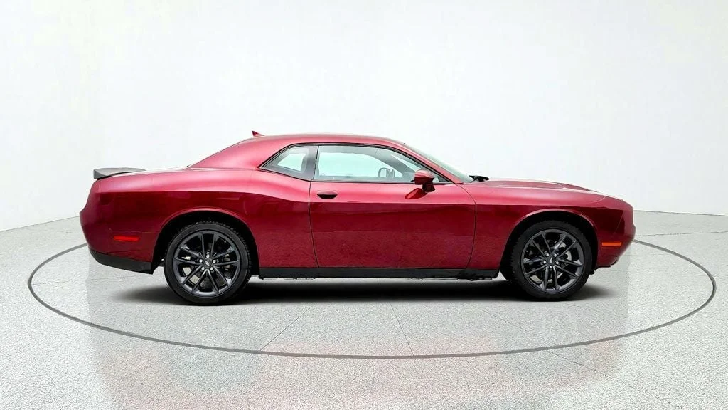 Used 2023 Octane Red Pearlcoat Dodge SXT AWD image 4
