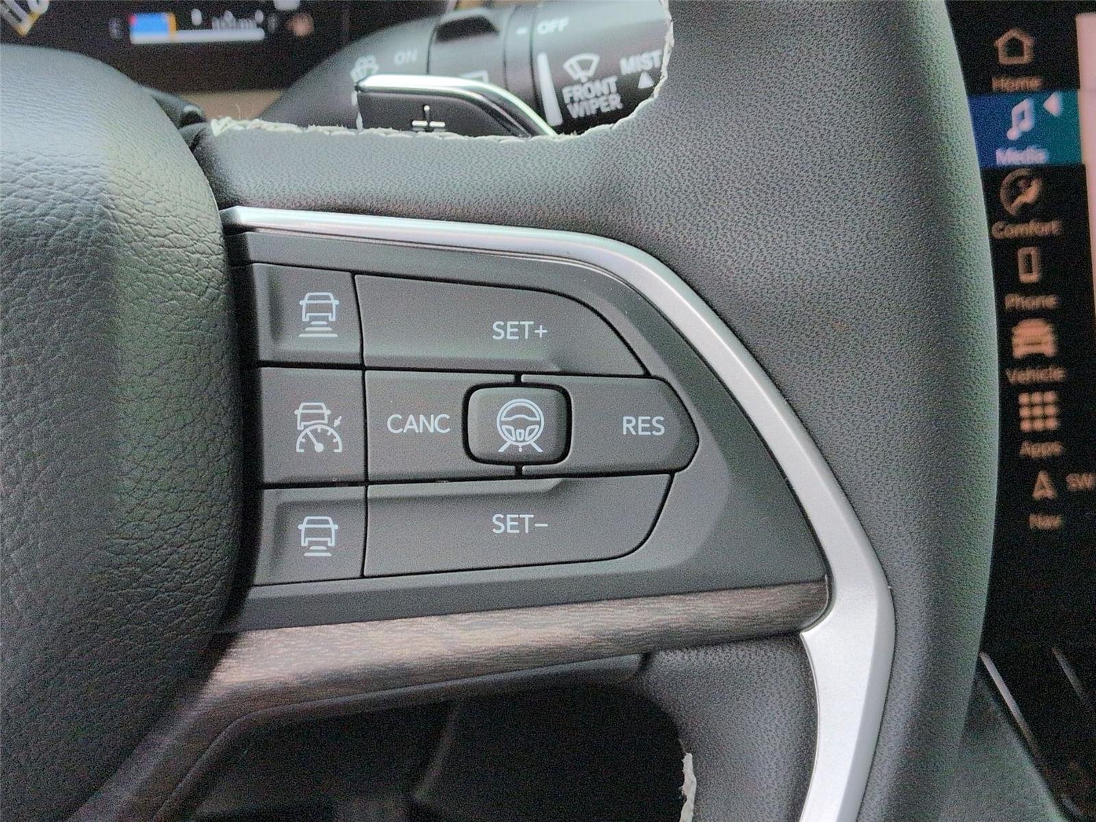New 2026 Silver Zynith Exterior Paint Jeep Laredo Altitude image 21