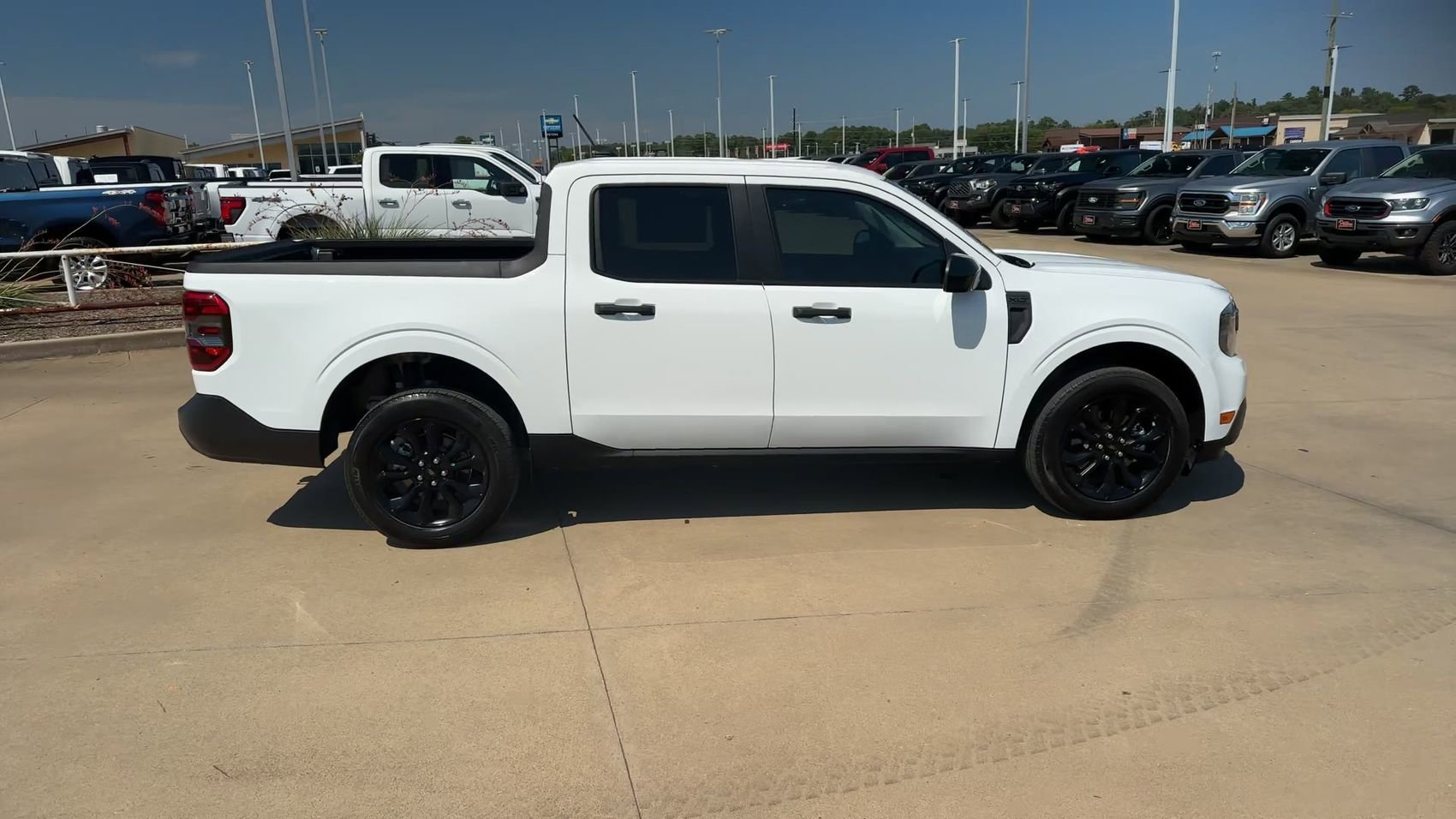 2024 Ford Maverick XLT photo 2