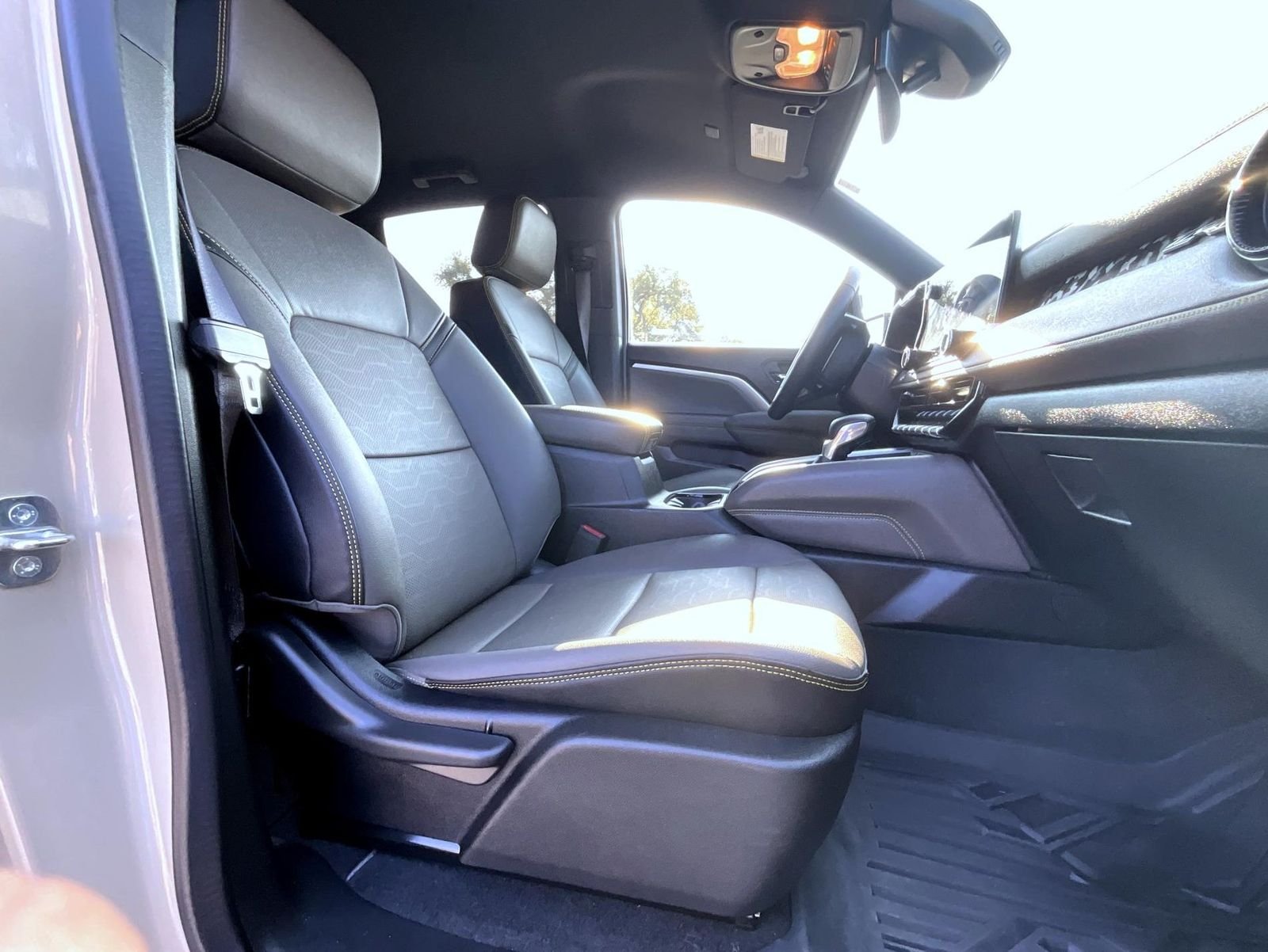 Used 2023 Beige Chevrolet ZR2 image 18