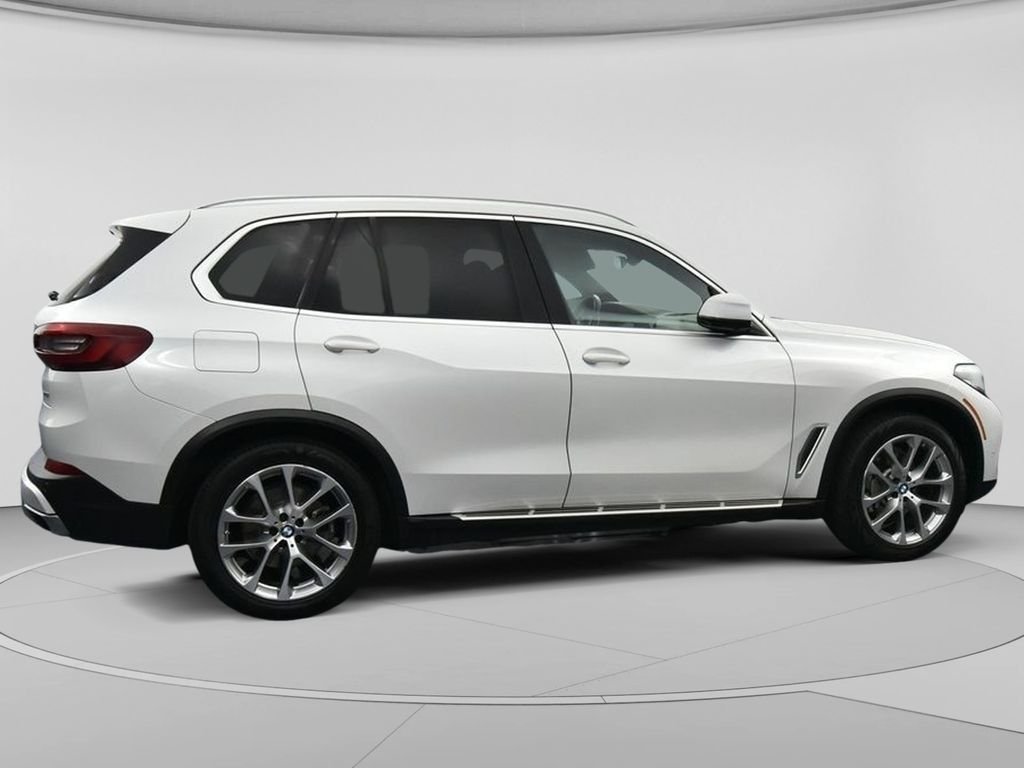 Used 2022 White Metallic BMW sDrive40i image 34