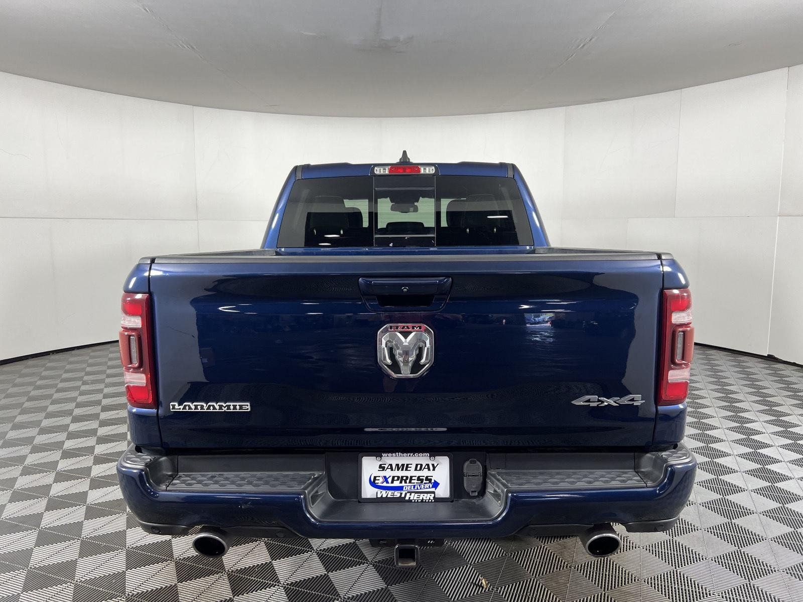 Used 2020 Patriot Blue Pearlcoat Ram Laramie image 7