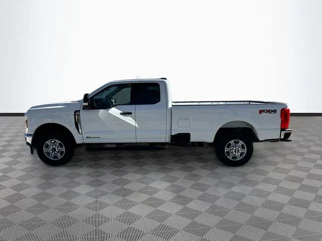 New 2026 Oxford White Ford XLT image 3