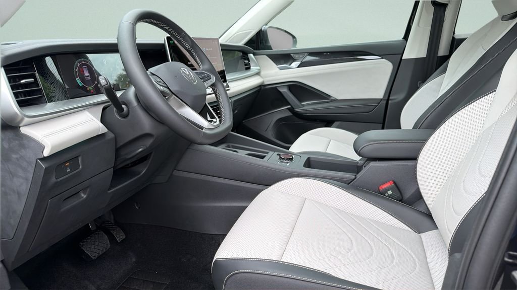New 2026 Deep Black Pearl Volkswagen 2.0T SE image 28