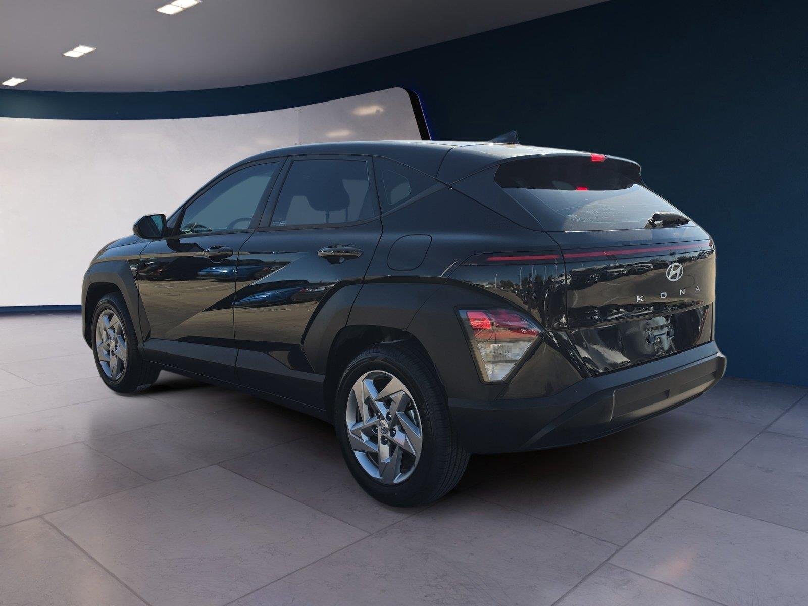 Used 2024 Abyss Black Pearl Hyundai SE image 3