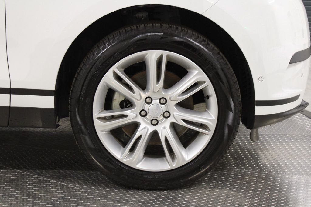 Used 2025 White Land Rover S image 16