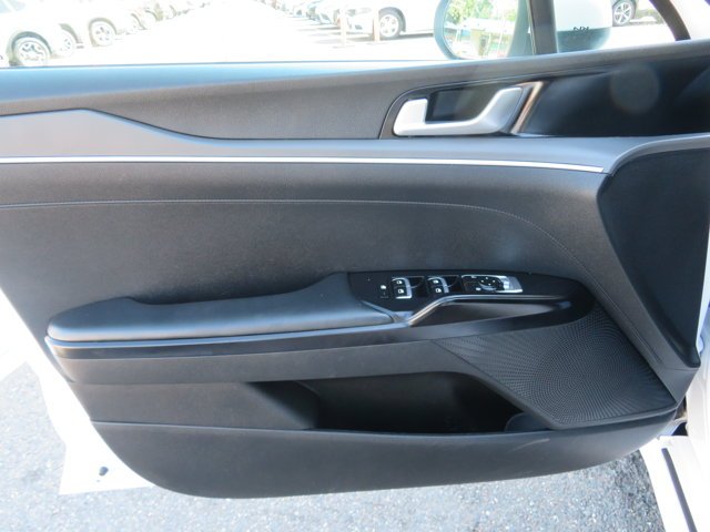 Used 2022 Glacial White Pearl Kia LX image 19