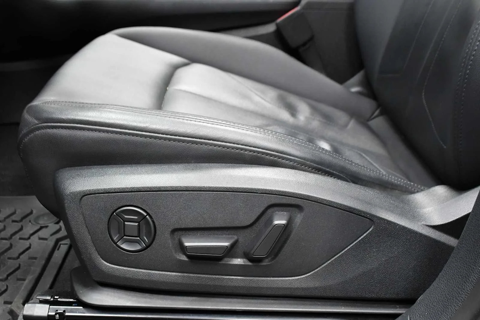 Used 2022 Chronos Gray Metallic Audi S line Premium image 14