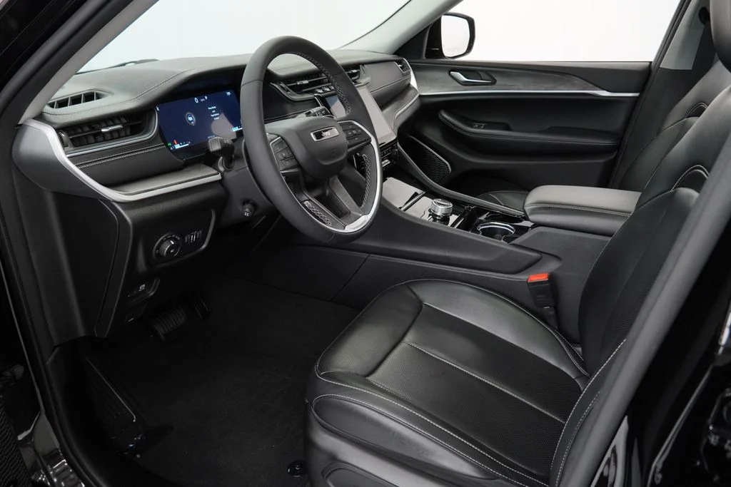 Used 2023 Black Jeep Limited image 18