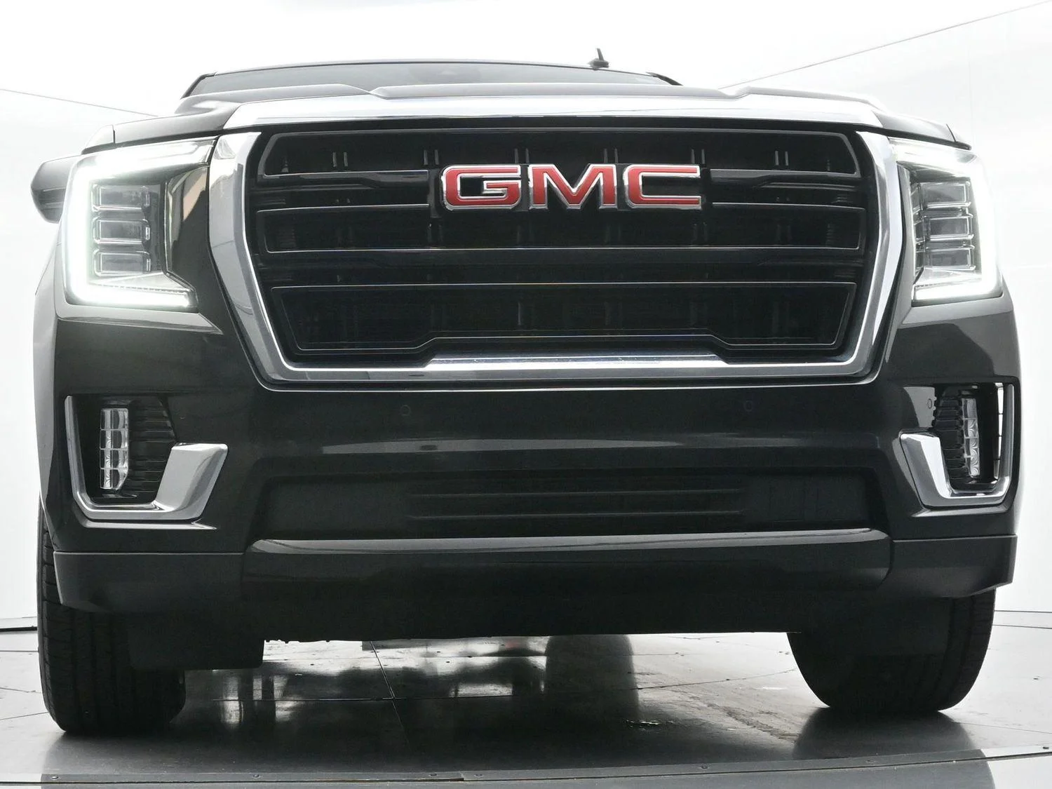 Used 2023 Onyx Black GMC SLE image 45