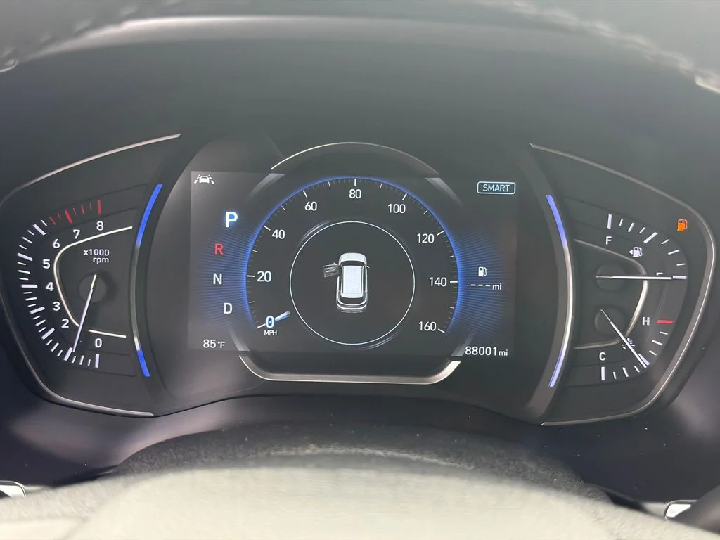Used 2019 Red Hyundai Ultimate image 27